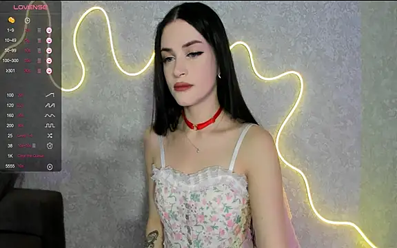 Molly Crystall online show from October 2025 04:35:02 AM