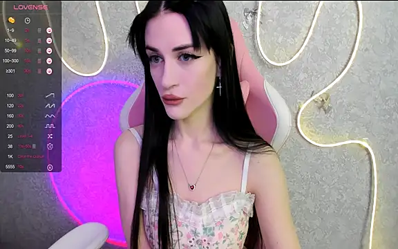 Molly Crystall online show from April 2026 04:48:01 AM