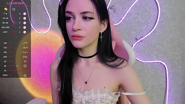Snapshot of Molly_Crystall chatting on July 2026 03:18:01 AM Molly Crystall online show from July 2026 03:18:01 AM