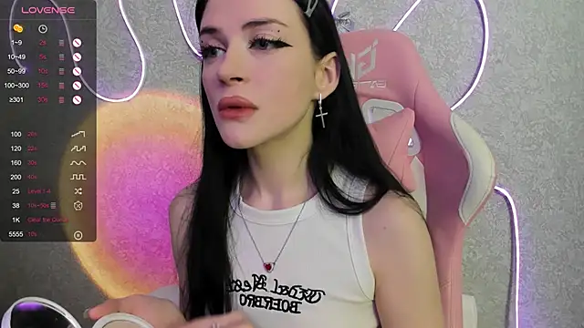 Snapshot of Molly_Crystall chatting on July 2026 05:13:02 AM Molly Crystall online show from July 2026 05:13:02 AM