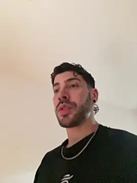 Guyinthemountain online show from April 2026 10:01:02 PM