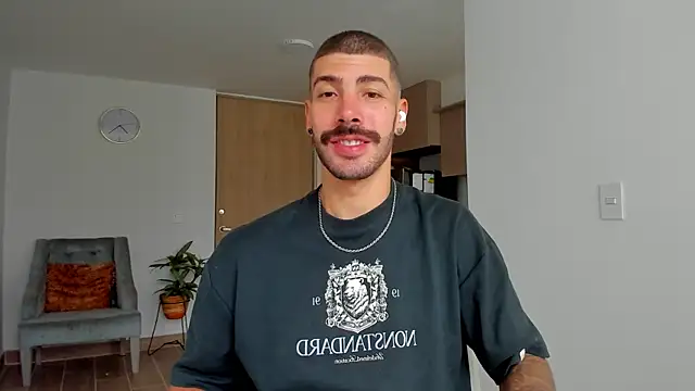 Guyinthemountain online show from December 2024 12:23:02 PM