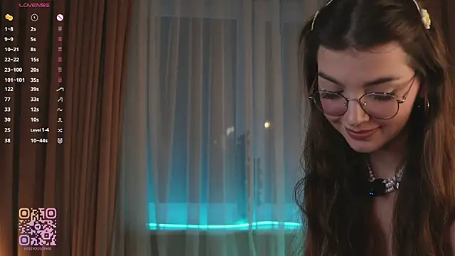 Snapshot of FlairEdgin chatting on December 2025 07:41:01 PM FlairEdgin online show from December 2025 07:41:01 PM