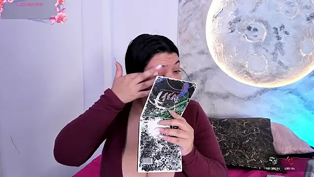 Snapshot of JulietaKane chatting on December 2025 04:58:02 AM JulietaKane online show from December 2025 04:58:02 AM