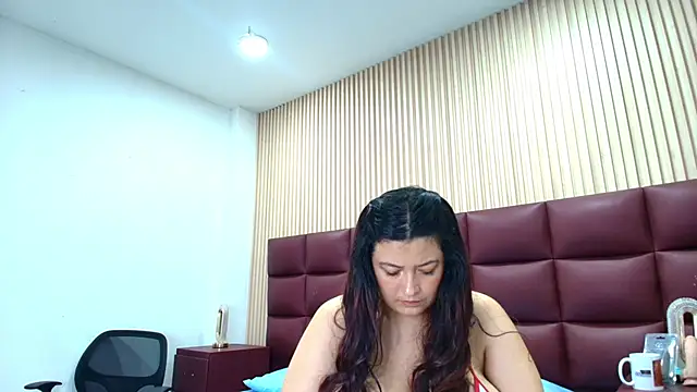 Snapshot of JulietaKane chatting on November 2025 10:57:02 PM JulietaKane online show from November 2025 10:57:02 PM