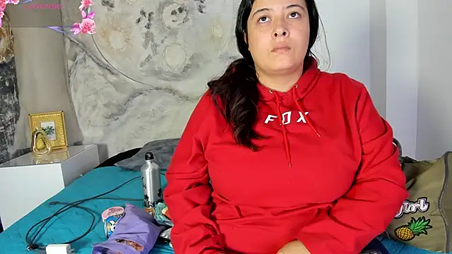 Snapshot of JulietaKane chatting on December 2025 04:55:01 AM JulietaKane online show from December 2025 04:55:01 AM