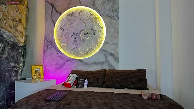 Snapshot of JulietaKane chatting on January 2026 04:08:01 AM JulietaKane online show from January 2026 04:08:01 AM