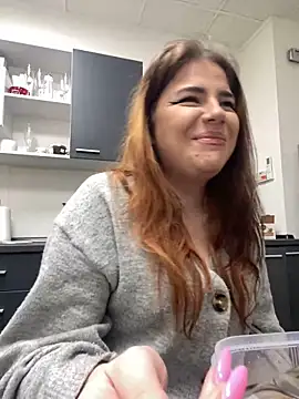 Snapshot of SophieRossie chatting on December 2024 08:32:01 AM SophieRossie online show from December 2024 08:32:01 AM