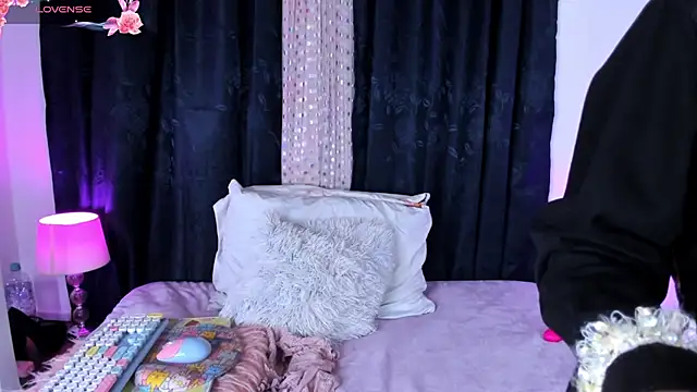  jade white  online show from March 2025 12:28:02 PM