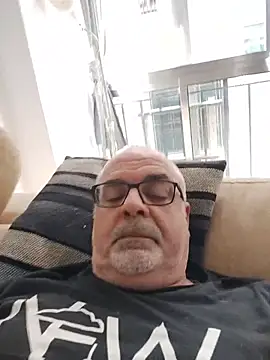 Satiro Sevilla online show from November 2025 04:00:02 PM