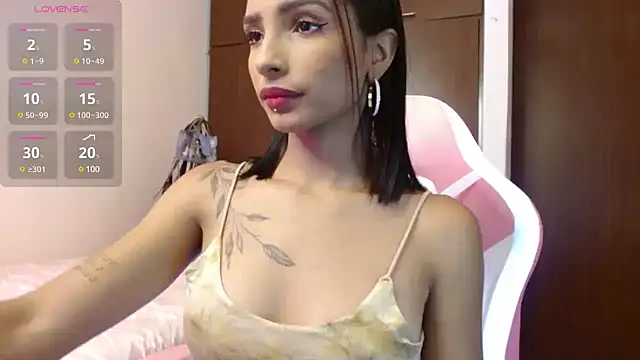 Snapshot of AnnitaSerna_ chatting on December 2024 10:41:02 PM AnnitaSerna online show from December 2024 10:41:02 PM