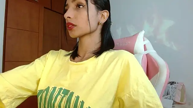 Snapshot of AnnitaSerna_ chatting on March 2025 02:12:02 PM AnnitaSerna online show from March 2025 02:12:02 PM