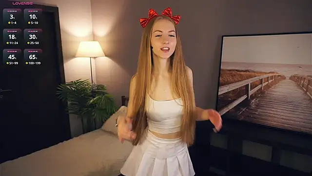 EsmaCarll online show from December 2025 08:22:02 PM