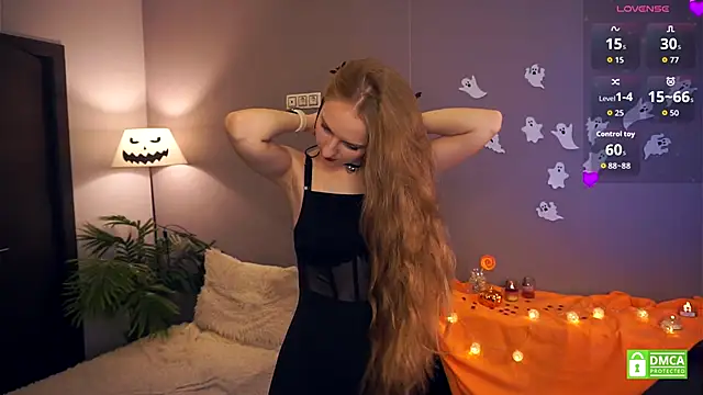 EsmaCarll online show from October 2025 08:28:02 PM