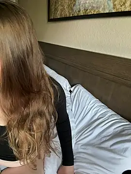 OverlookedHonesty9 online show from April 2026 04:52:02 PM