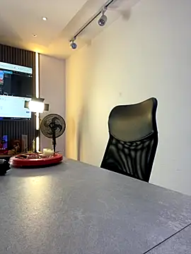 NairobiLee online show from November 2025 10:09:02 AM