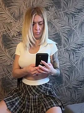 BlueEyesCarole online show from February 2025 09:17:02 AM