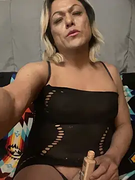 Snapshot of HoneyBdaQueen chatting on January 2025 10:49:02 AM HoneyBdaQueen online show from January 2025 10:49:02 AM
