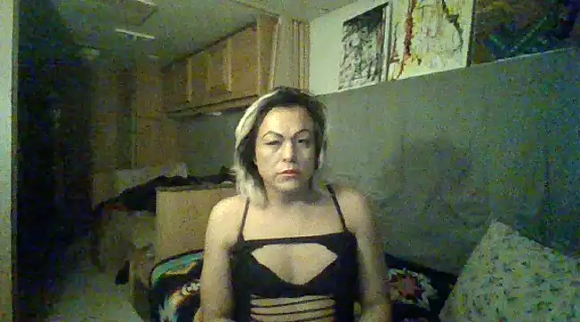 Snapshot of HoneyBdaQueen chatting on January 2025 06:43:02 AM HoneyBdaQueen online show from January 2025 06:43:02 AM