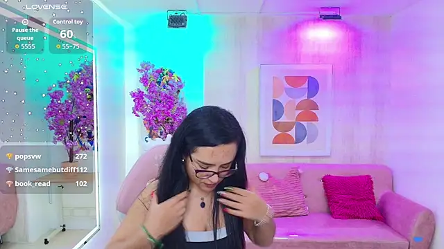 Snapshot of Tiara_rr chatting on November 2025 07:55:01 AM Tiara rr online show from November 2025 07:55:01 AM