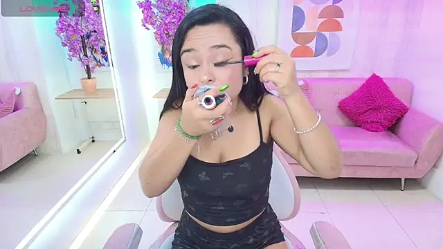 Snapshot of Tiara_rr chatting on November 2025 08:01:01 PM Tiara rr online show from November 2025 08:01:01 PM