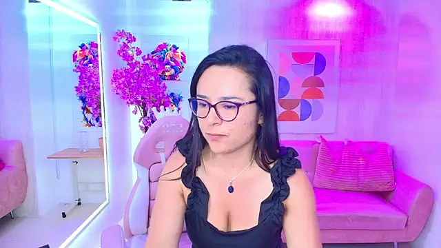 Snapshot of Tiara_rr chatting on October 2025 03:52:02 AM Tiara rr online show from October 2025 03:52:02 AM