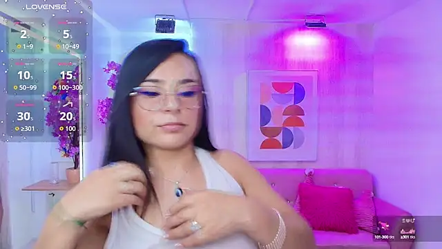 Snapshot of Tiara_rr chatting on September 2025 07:32:01 PM Tiara rr online show from September 2025 07:32:01 PM