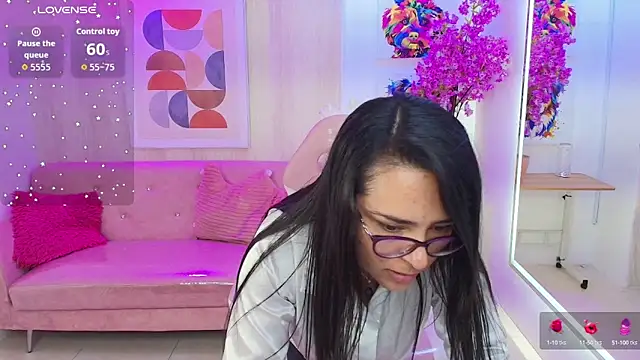 Snapshot of Tiara_rr chatting on October 2025 07:39:02 PM Tiara rr online show from October 2025 07:39:02 PM