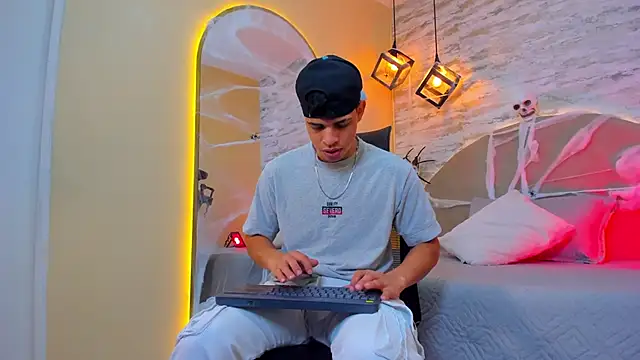 Benjamin More online show from October 2025 03:45:02 PM