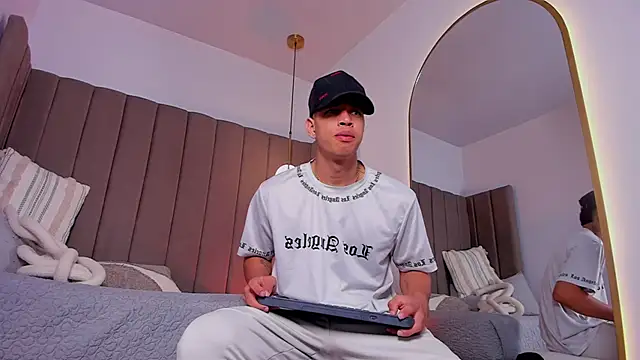 Benjamin More online show from June 2026 03:04:01 AM