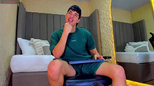 Benjamin More online show from November 2025 12:05:02 AM