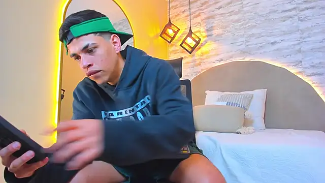 Benjamin More online show from November 2025 02:21:01 PM