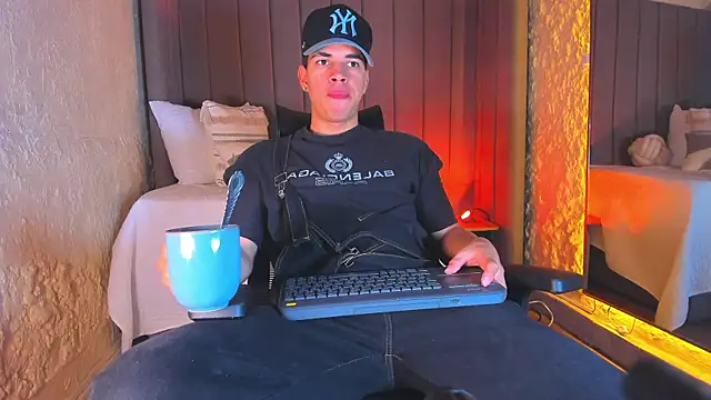 Benjamin More online show from November 2025 01:55:02 PM