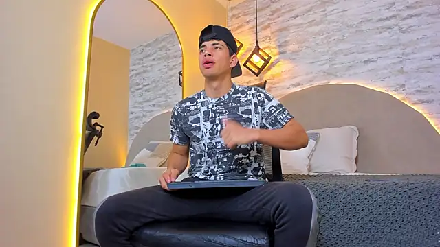 Benjamin More online show from November 2025 11:36:02 AM