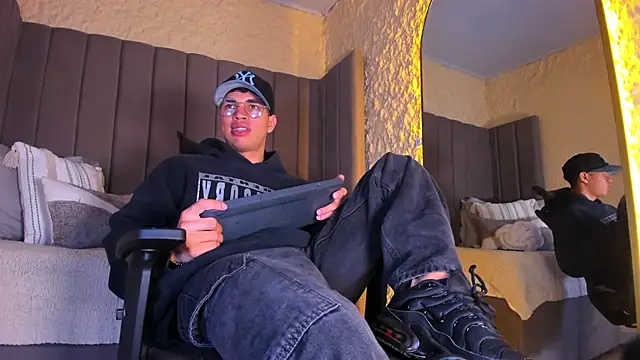 Benjamin More online show from December 2025 02:59:02 AM