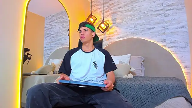 Benjamin More online show from November 2025 01:12:01 PM