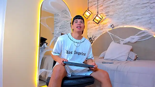 Benjamin More online show from October 2025 01:54:01 PM