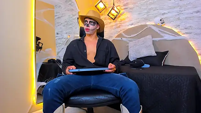 Benjamin More online show from October 2025 08:27:02 PM