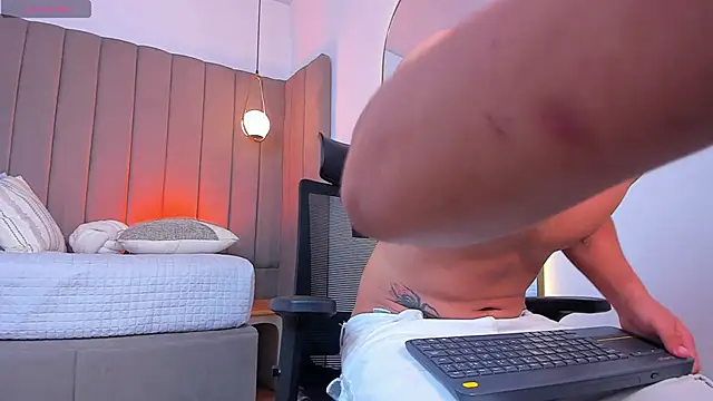 Benjamin More online show from May 2026 04:07:02 AM