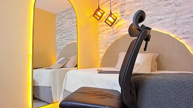 Benjamin More online show from November 2025 01:04:01 PM