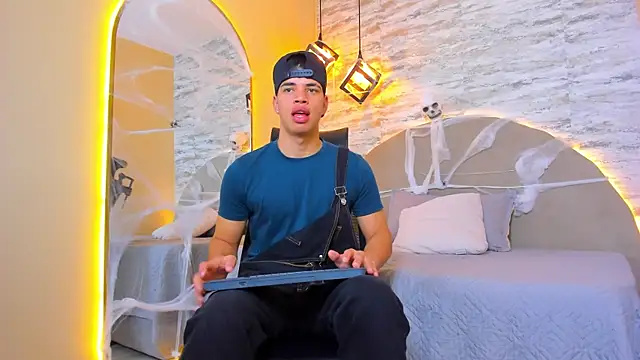 Benjamin More online show from October 2025 12:04:02 PM