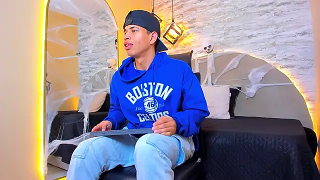 Benjamin More online show from October 2025 10:14:02 AM