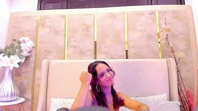 MelanieRoah online show from March 2025 10:48:02 PM