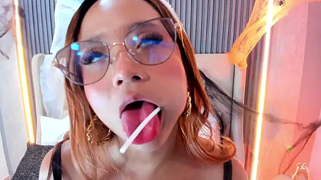 MelanieRoah online show from October 2025 07:48:02 PM