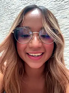 MelanieRoah online show from April 2026 07:09:02 PM