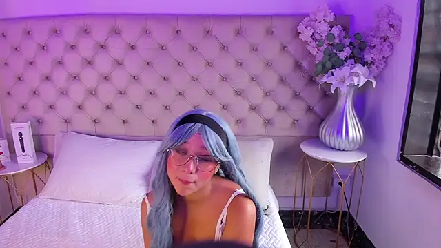 MelanieRoah online show from September 2025 01:23:01 PM