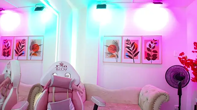 Ema louis  online show from April 2026 07:09:02 PM