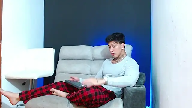 JUSTIN FULLER1 online show from April 2026 06:14:01 PM