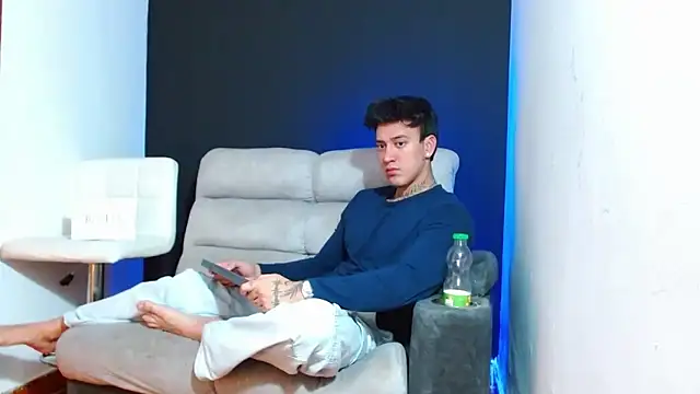 JUSTIN FULLER1 online show from February 2026 11:23:02 PM