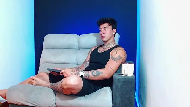 JUSTIN FULLER1 online show from January 2026 05:44:01 AM